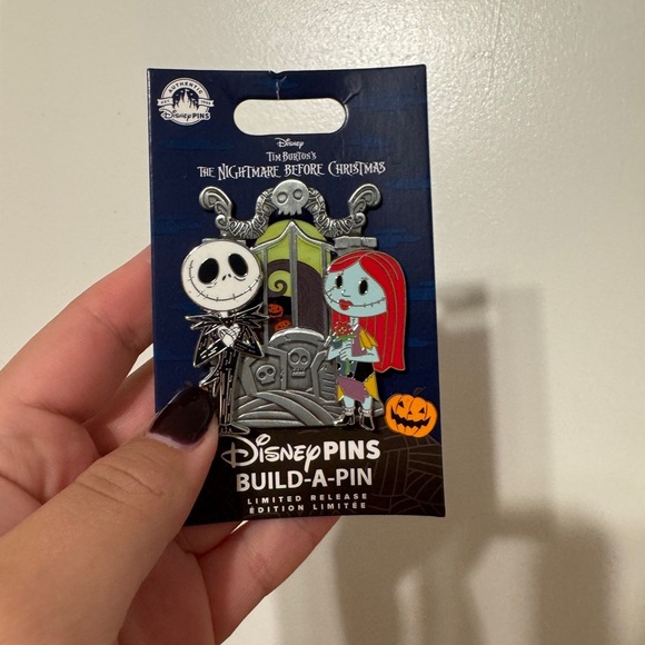 The Nightmare Before Christmas Build a Pin Limited Edition Pin NEW - Picture 1 of 2